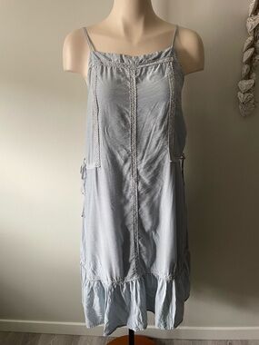 Doe & Rae Boho Cottagecore Lagenlook Crochet Lace Trim Ruffle Hem Blue Dress